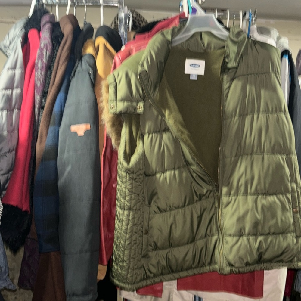 Old Navy Xxl Puffer Vest W/ Fur lines Hood